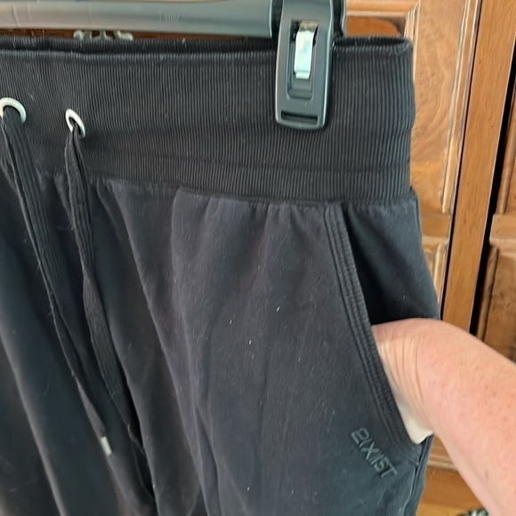 NWOT 2(X)IST Women’s Black Joggers, Size Large! - Picture 4 of 10